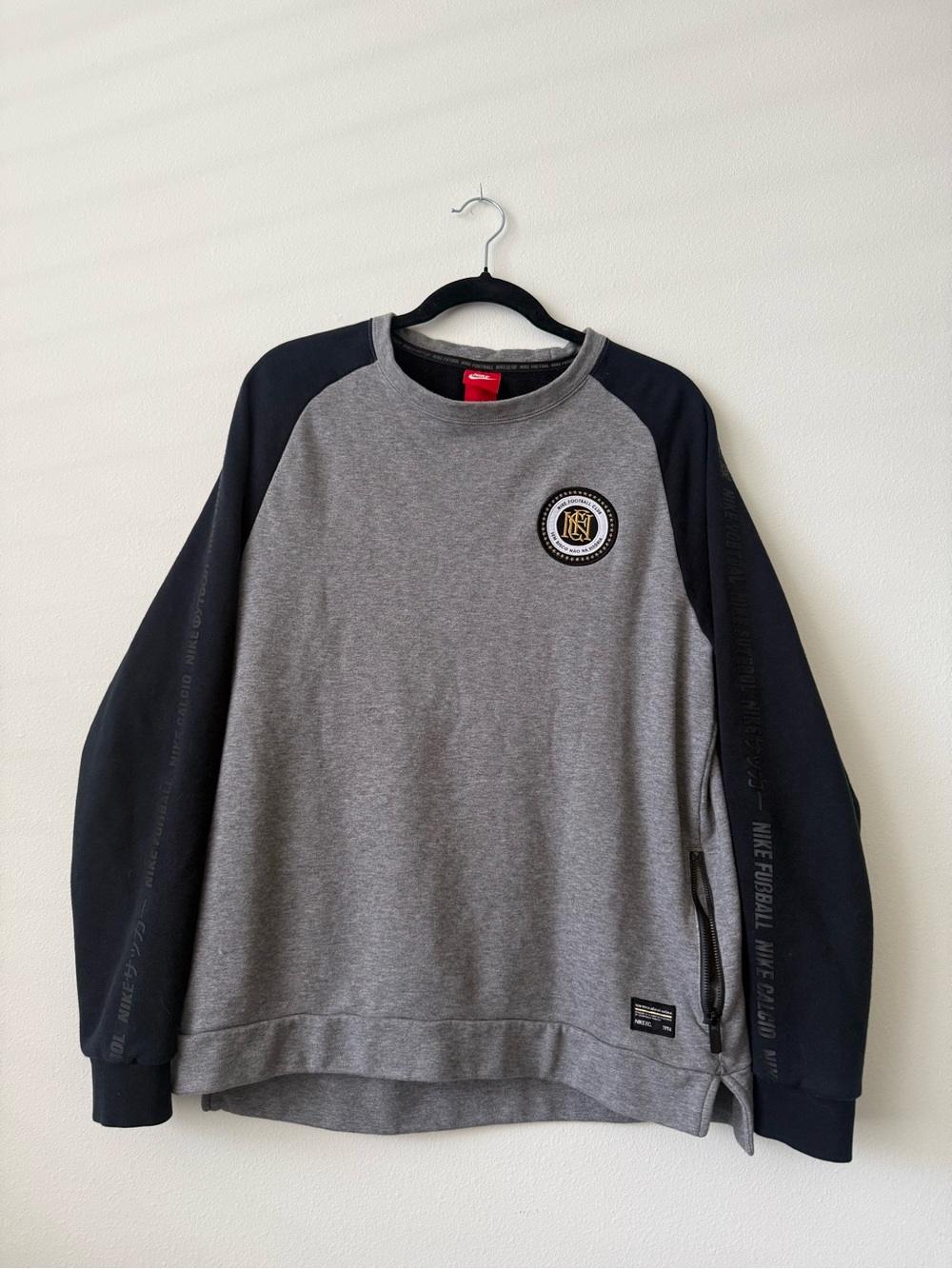 Nike Grey Crewneck Sweatshirt with Black Raglan Sleeves